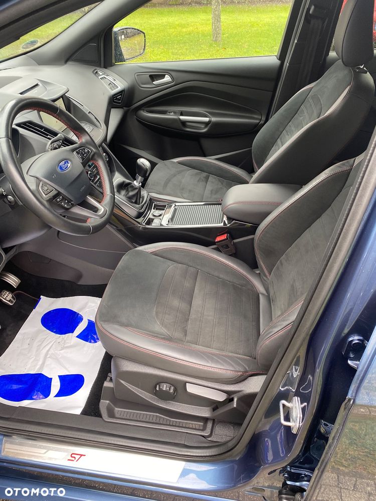 Ford Kuga 1.5 EcoBoost 2x4 ST-Line - 28