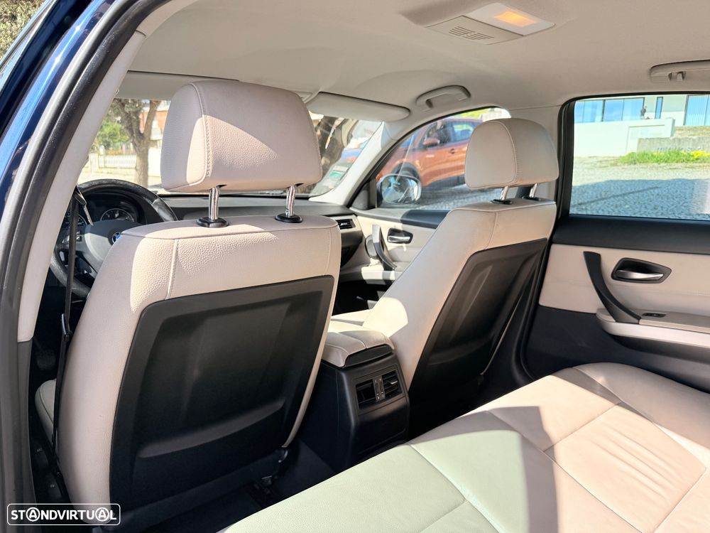 BMW 320 d Line Sport - 14