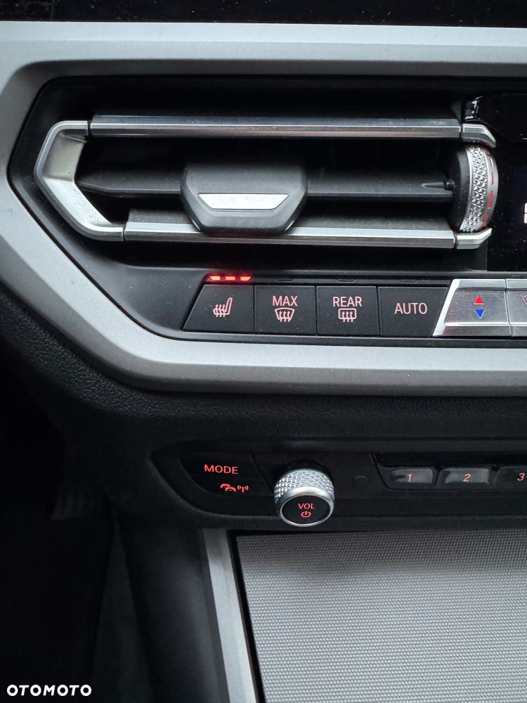 BMW Seria 3 318i Business Edition sport - 12