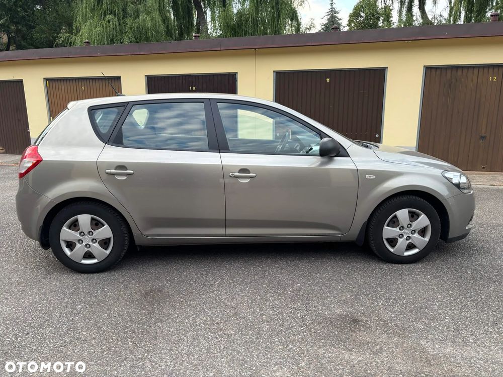 Kia Ceed - 9