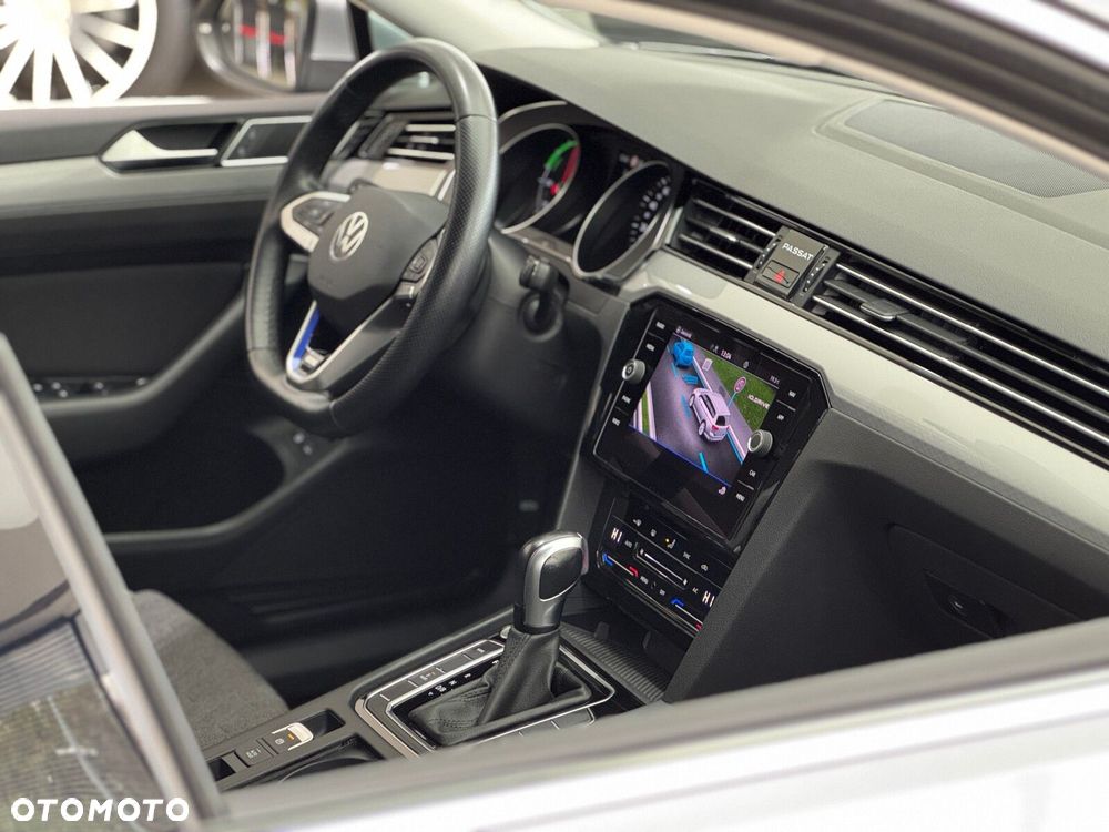 Volkswagen Passat - 38