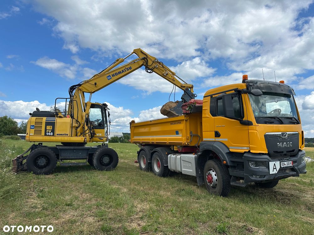 Komatsu /  PW 148-8 / - 3