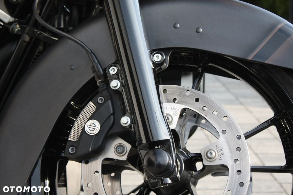 Harley-Davidson Touring Road Glide - 11