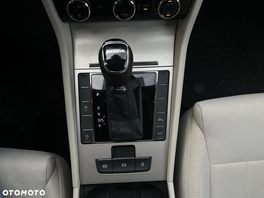 Skoda Superb 2.0 TSI Style DSG - 26