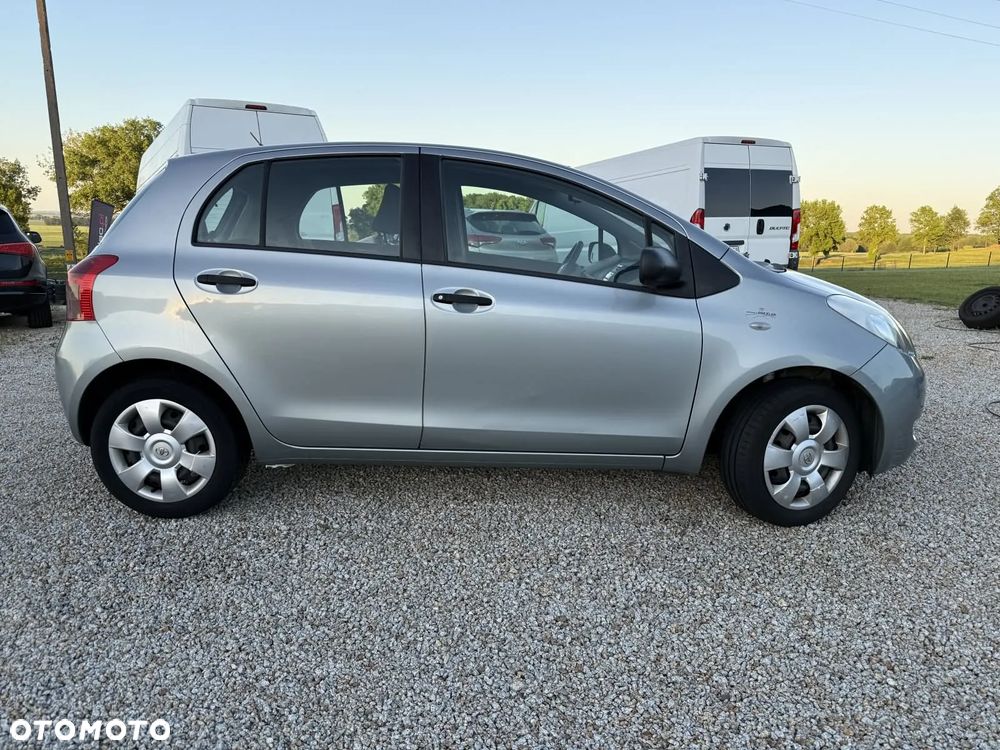 Toyota Yaris 1.3 VVT-i Cool - 3