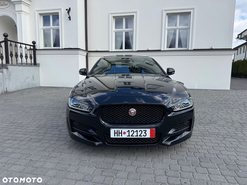Jaguar XE D200 R-Dynamic SE - 4