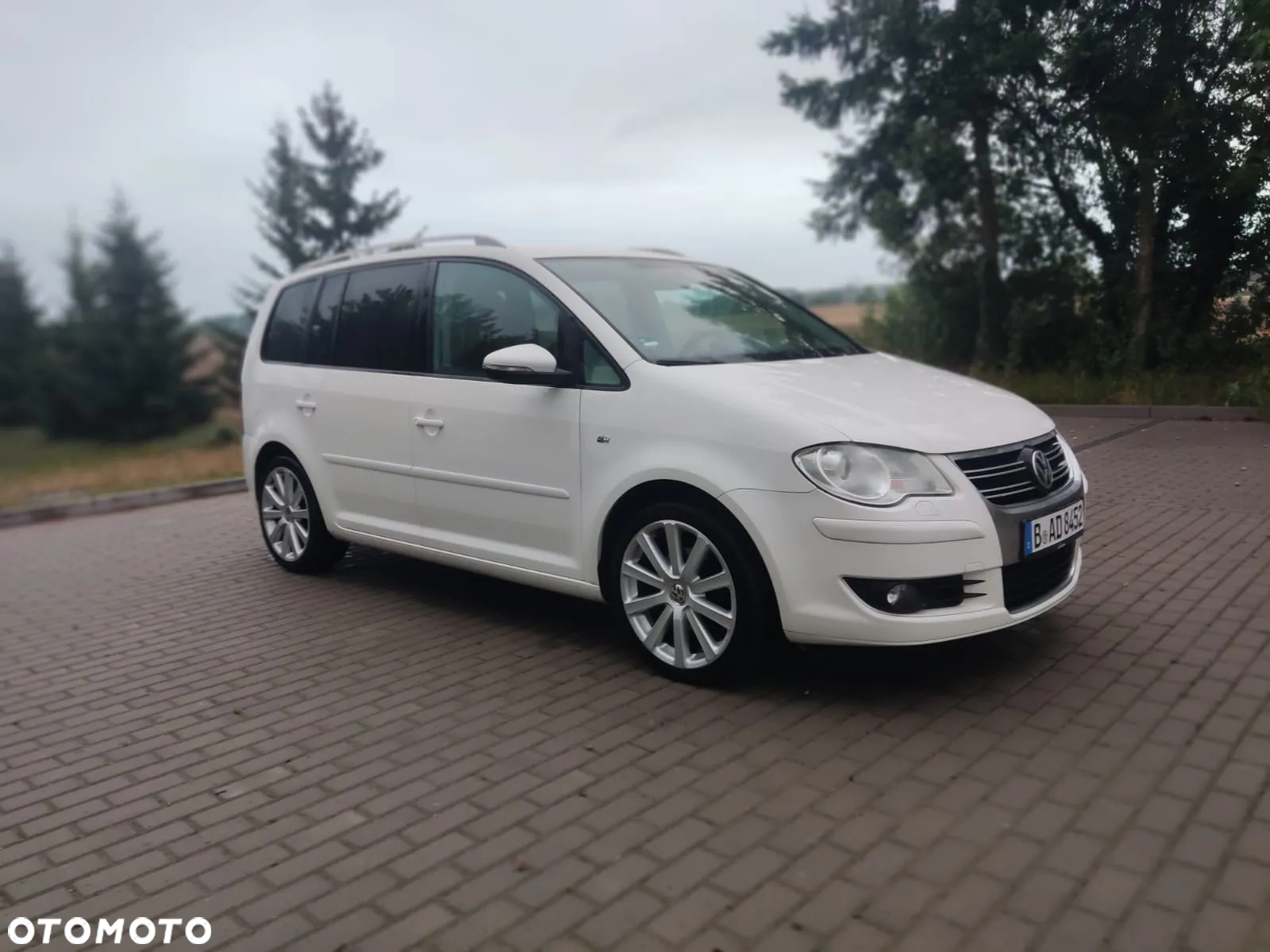 Volkswagen Touran 1.4 TSI R-Line Edition - 2