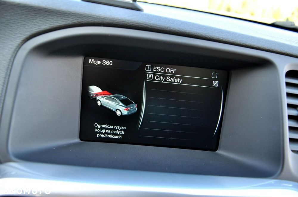 Volvo S60 D3 Drive-E Momentum - 25
