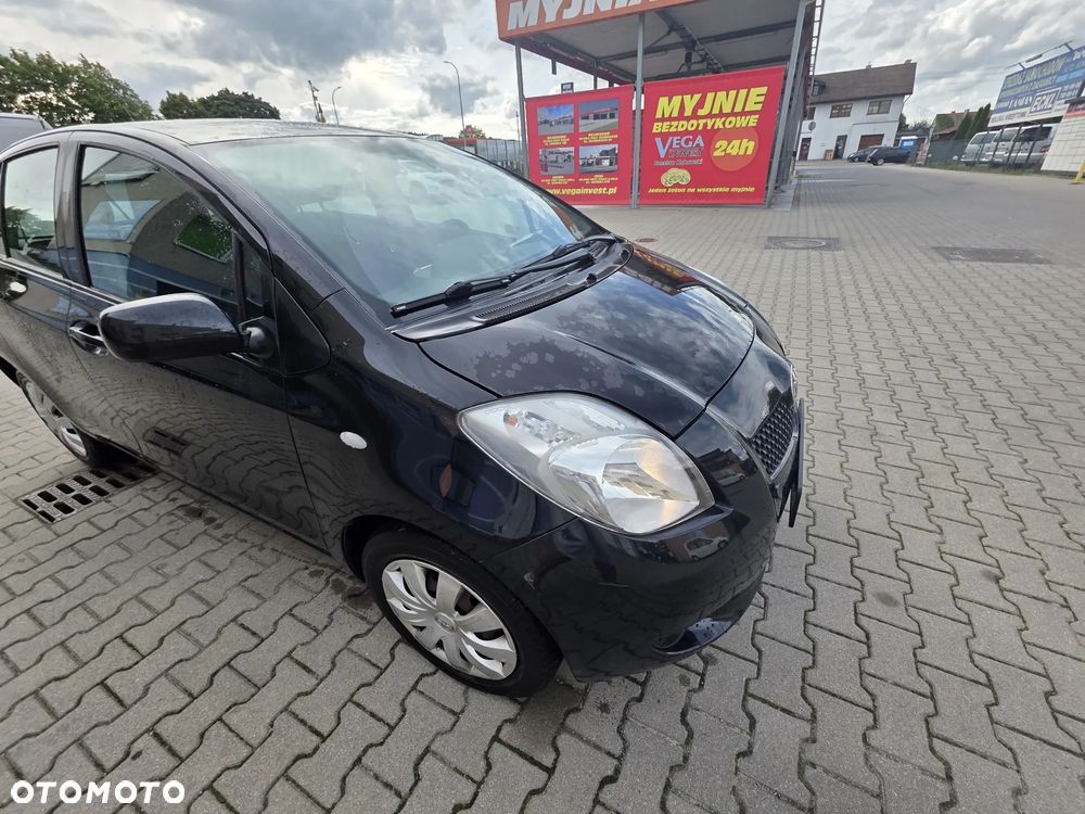 Toyota Yaris 1.3 Luna Premium - 2