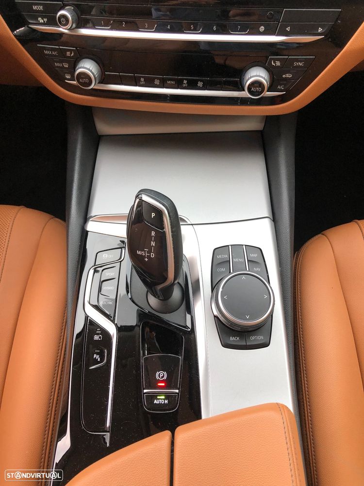 BMW 530 e Line Luxury - 34
