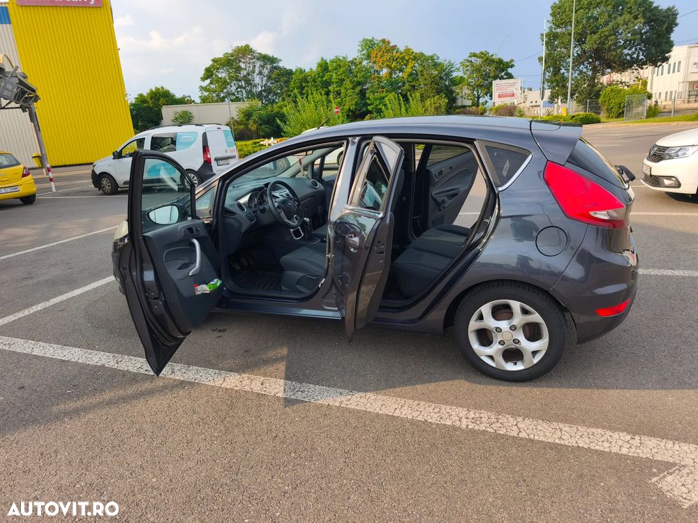 Ford Fiesta 1.6 TDCI DPF Ghia - 8