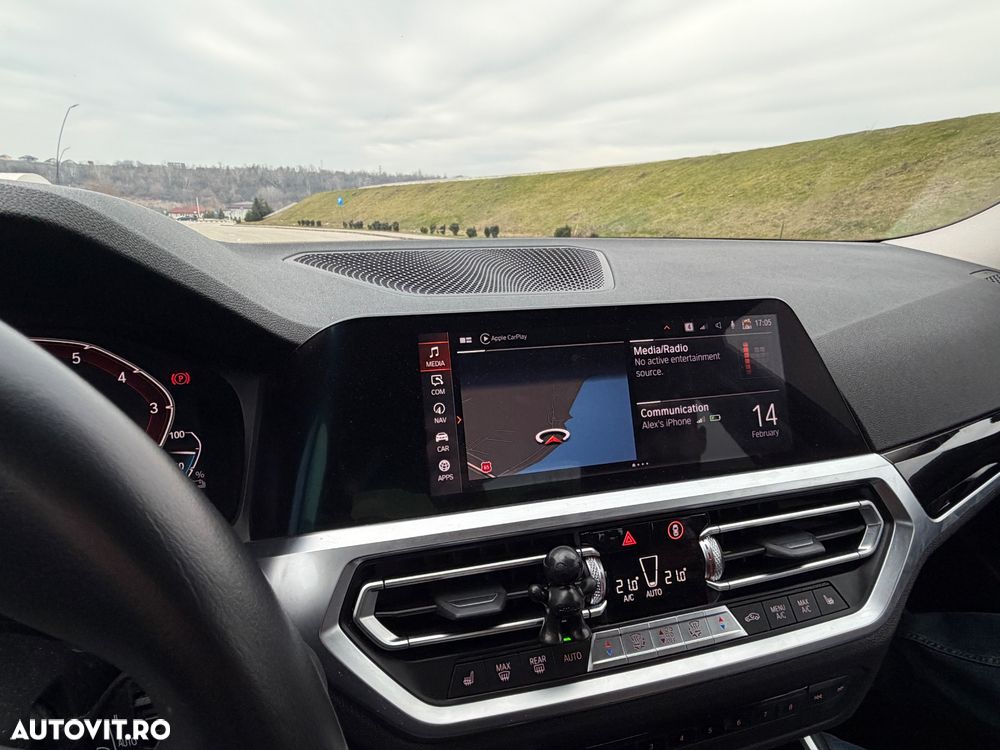 BMW Seria 3 330e Aut. - 35