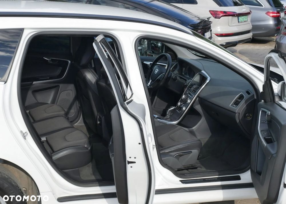 Volvo XC 60 D4 AWD Momentum - 11