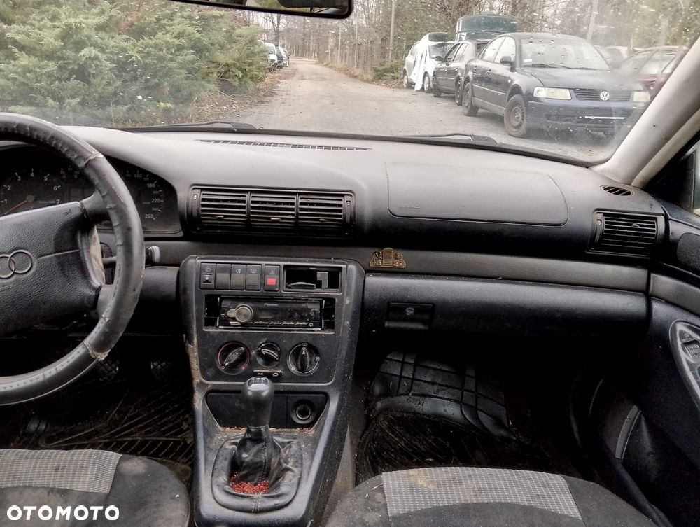 Audi A4 B5 (94-97r.) 1.6 B 100KM. Silnik AHL Skrzynia DCM lakier LY7M. Cały na części. GWARANCJA !!!  Przód Tył Zestaw Komplet Drzwi Klapa Zderzak Błotnik Maska Grill Atrapa Szyba Pas Lampa Lusterko Boczki Fotel Kanapa Kokpit Deska Rozdzielcza Przełącznik Włącznik Sterownik Przewody Wiązka Instalacja Moduł Komputer Czujnik Listwa Pompa Alternator Wtryski Głowica Rozrusznik Kompresor Sprzęgło Dwumas Silnik Skrzynia ABS Klimatyzacji Paliwa Wspomagania Kolektor Turbina Przepustnica Zawór Chłodnica Koło Hak Belka Sanki Zawieszenie Mcpherson Półoś Amortyzator Wydech Tłumik Zacisk Most - 9