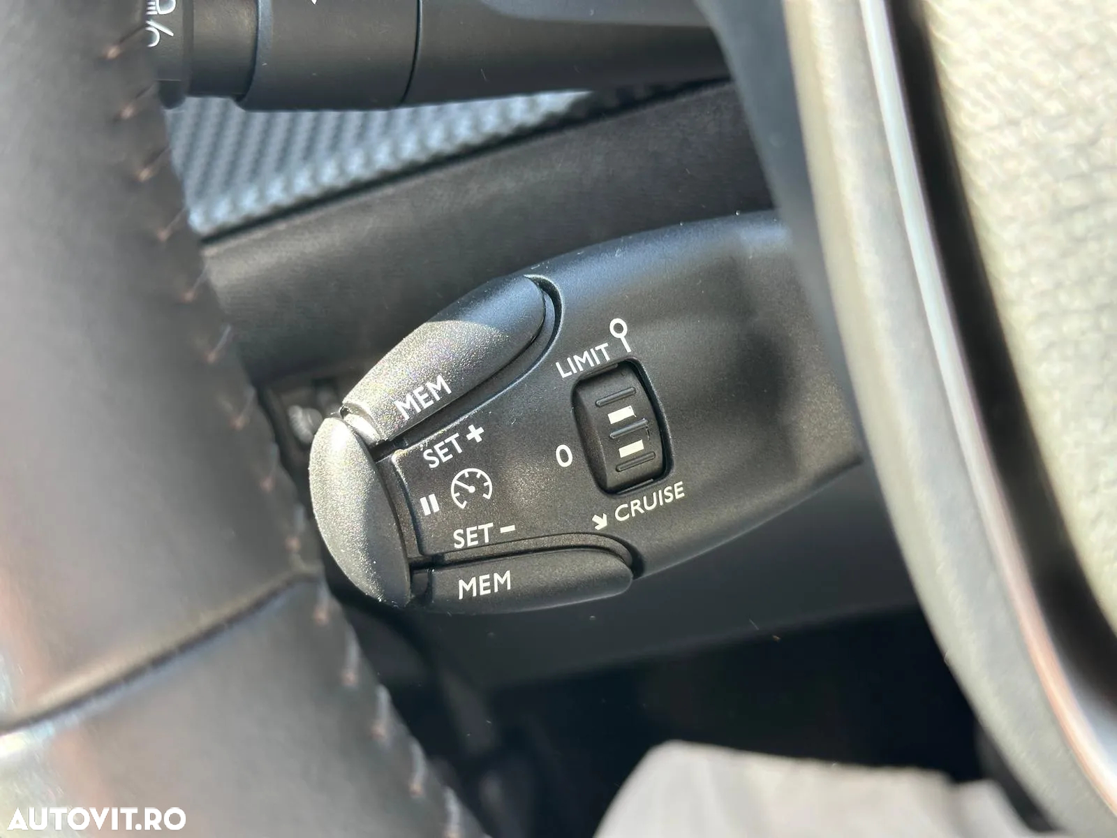 Peugeot 208 PureTech 100 Style - 29