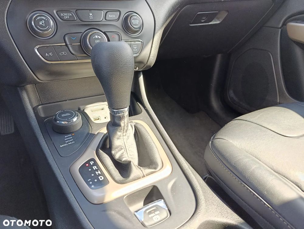 Jeep Cherokee - 27