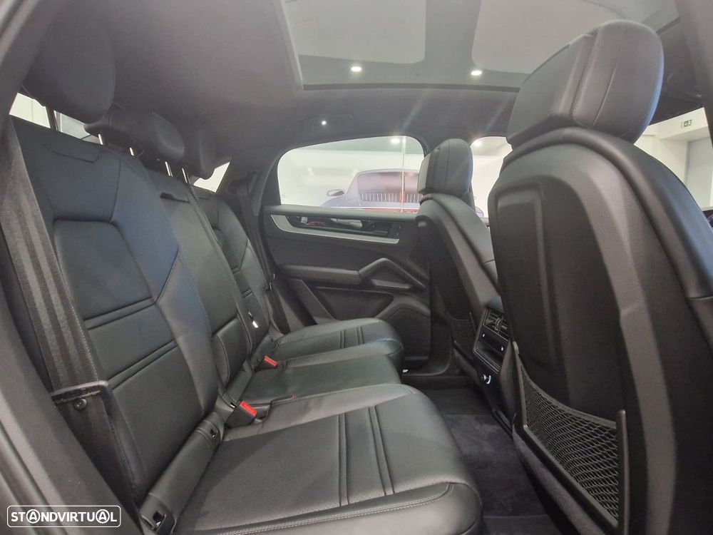 Porsche Cayenne Coupé E-Hybrid - 22