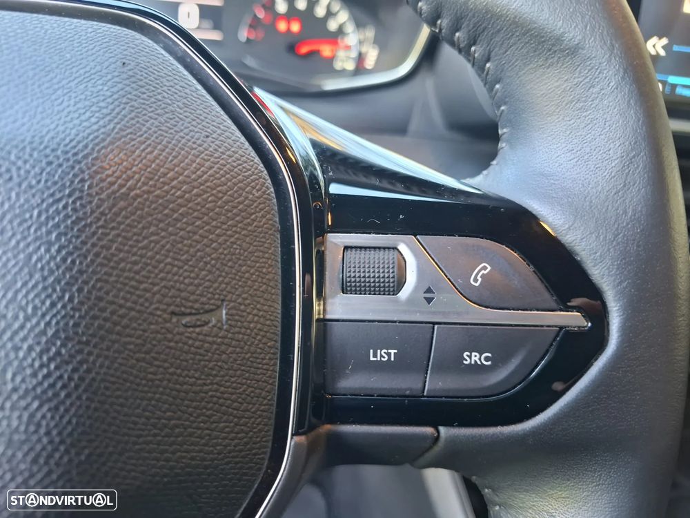 Peugeot 2008 1.2 PureTech Allure Pack - 28