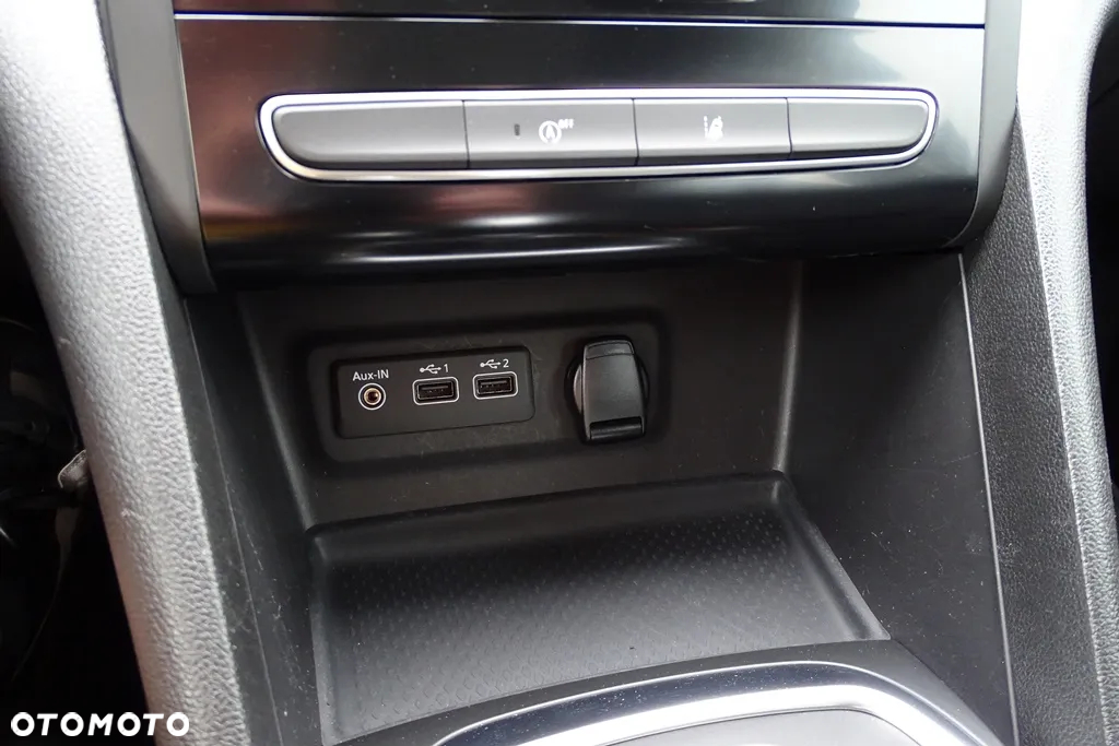 Renault Megane ENERGY TCe 140 EDC LIMITED - 25