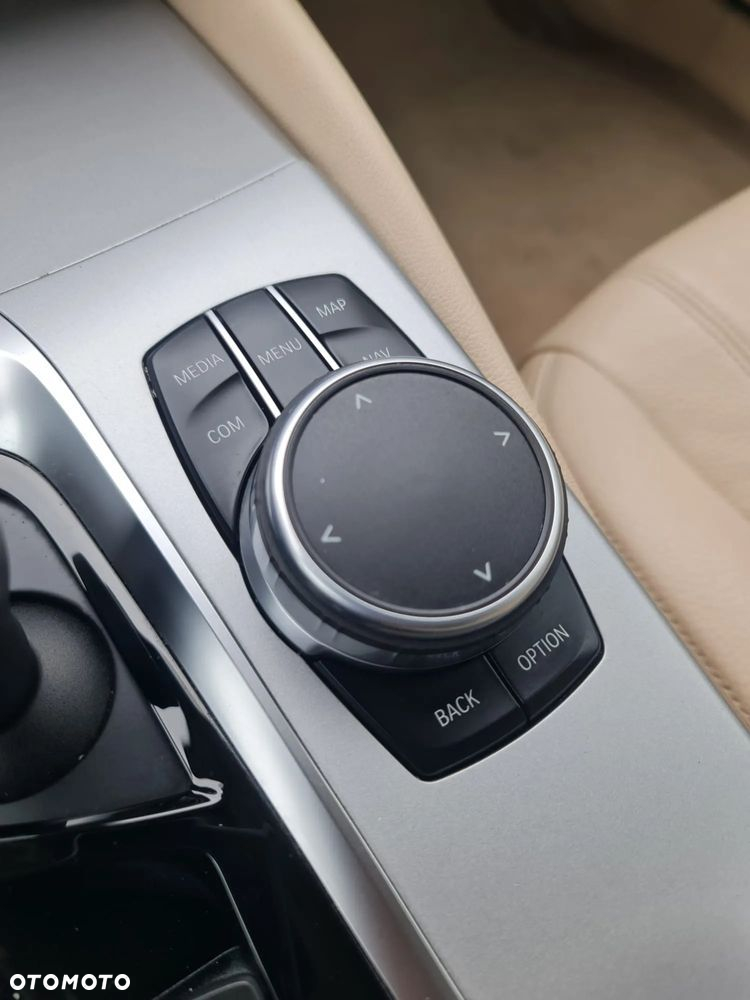 BMW Seria 5 520d xDrive Luxury Line sport - 13