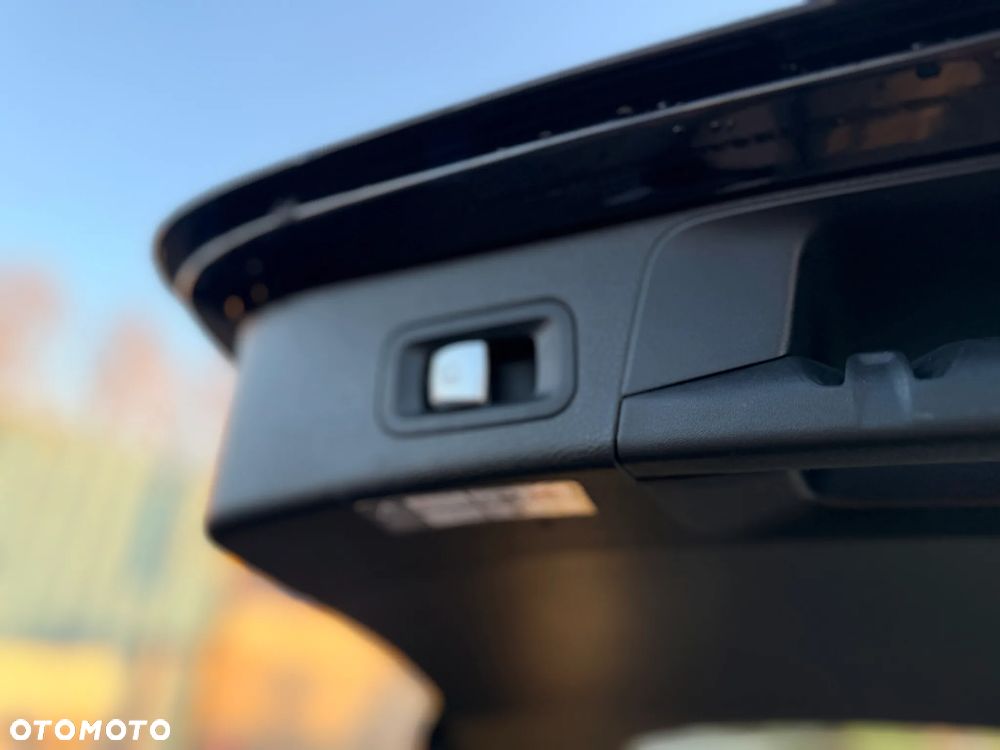 Mercedes-Benz Klasa C 200 4-Matic 7G-TRONIC - 39