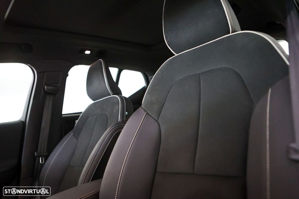 Volvo XC 40 2.0 B3 Plus Dark - 34