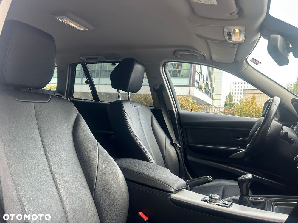 BMW Seria 3 318d Luxury Line - 15