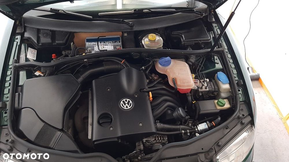 Volkswagen Passat 1.6 CL - 14