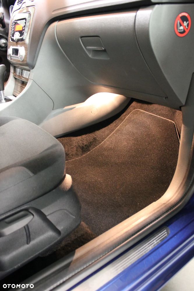 Ford Focus 2.0 Ghia - 26