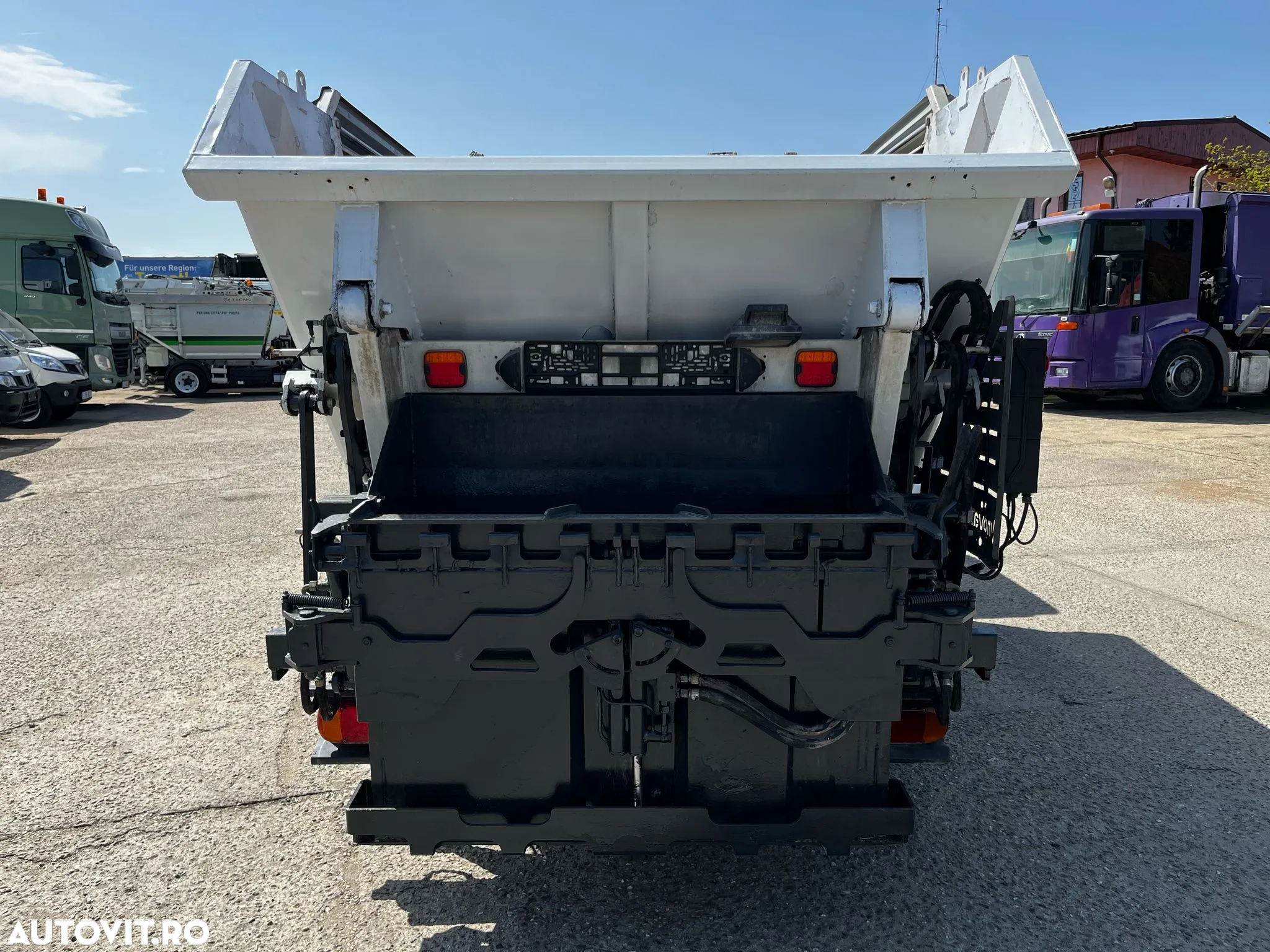 Renault Maxity - 4