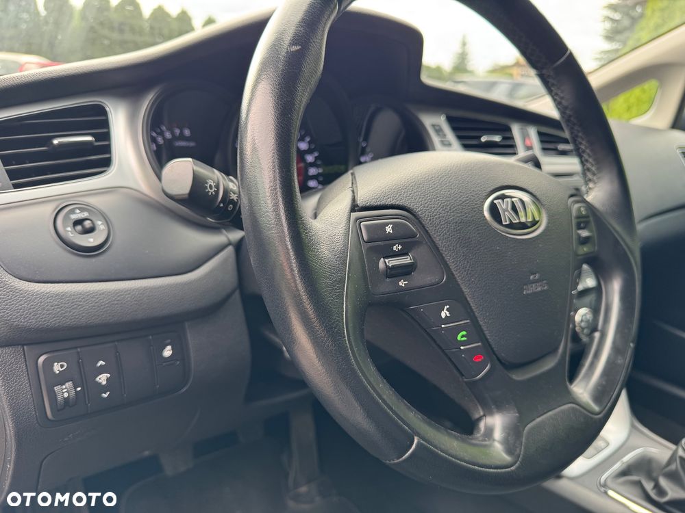 Kia Ceed 1.6 GDI ISG Dream Team Edition - 19