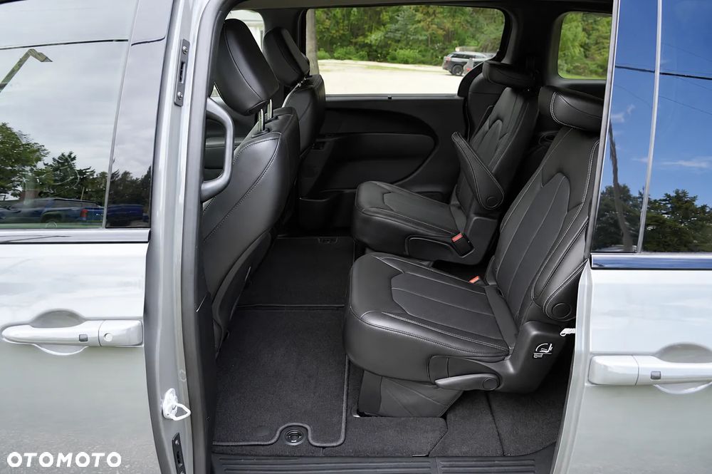 Chrysler Pacifica - 26