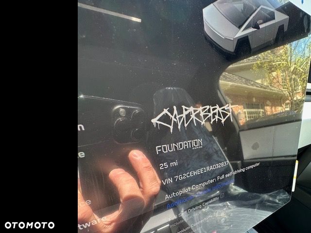 Tesla Cybertruck - 8