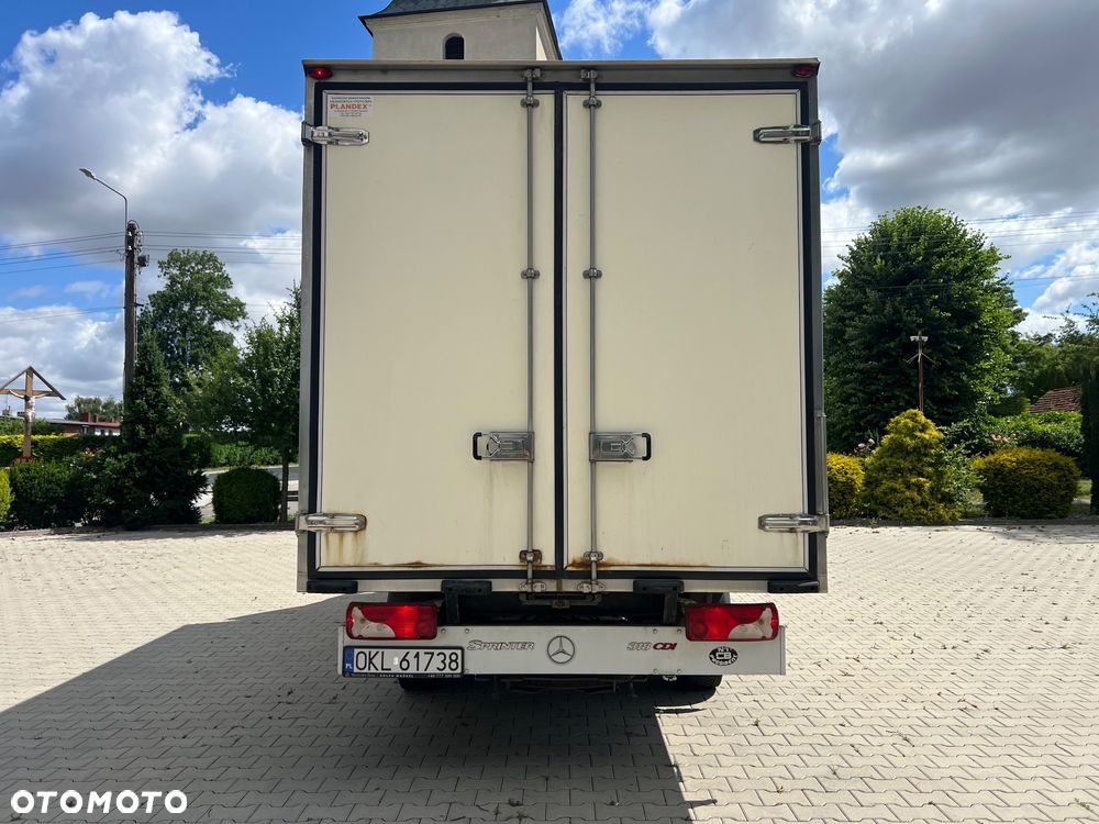 Mercedes-Benz Sprinter - 6