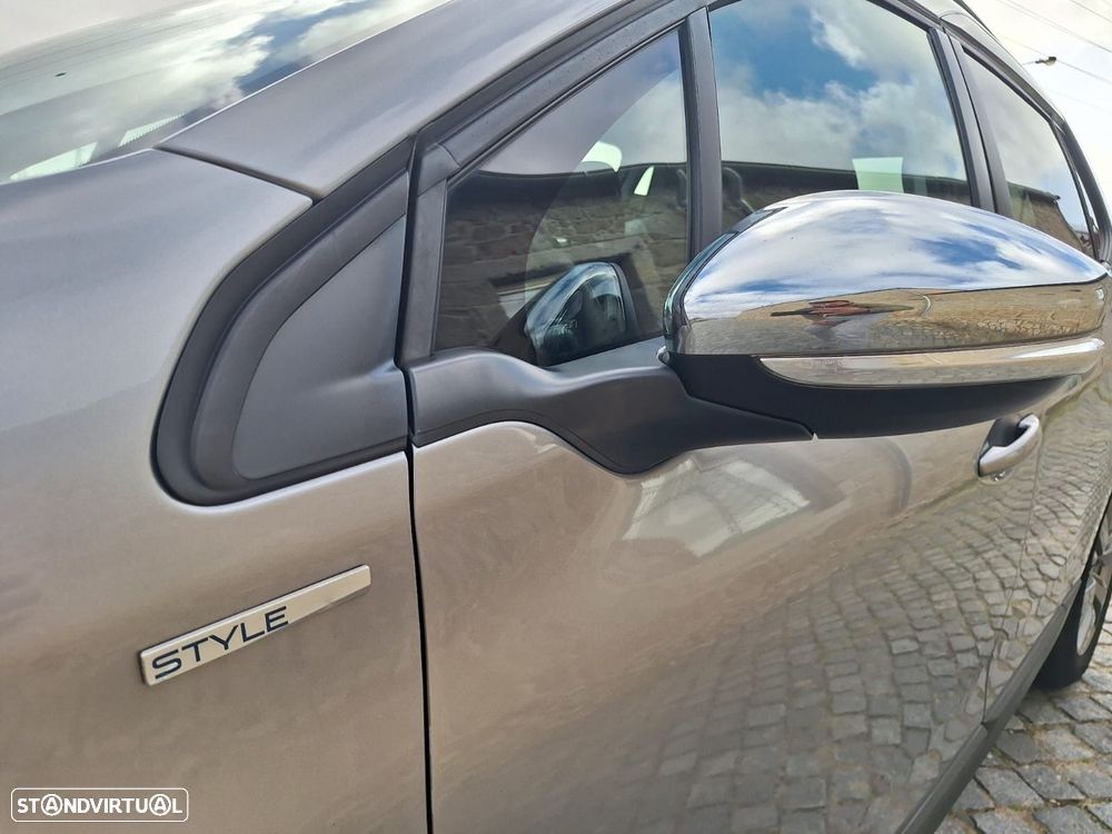 Peugeot 2008 1.2 PureTech Style - 15