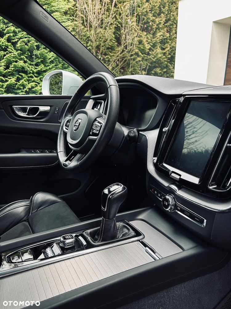 Volvo XC 60 D4 R-Design - 18