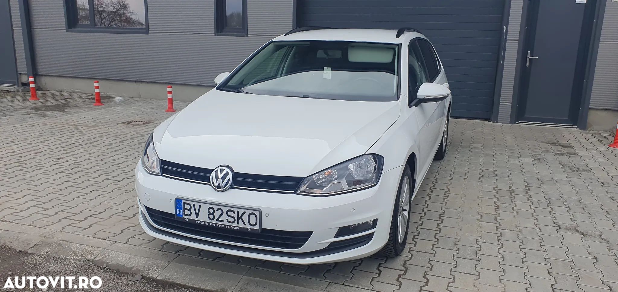 Volkswagen Golf 1.6 TDI DPF DSG BlueMotion Technology Trendline - 1