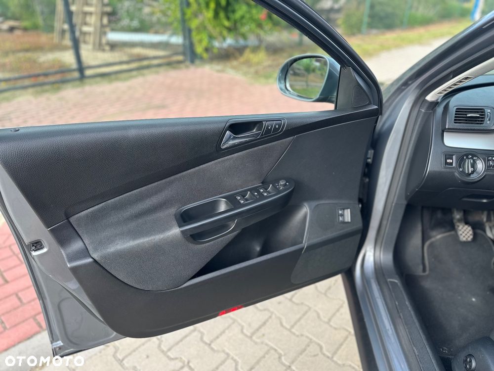 Volkswagen Passat - 28