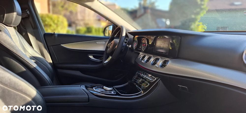 Mercedes-Benz Klasa E 220 d 9G-TRONIC - 23
