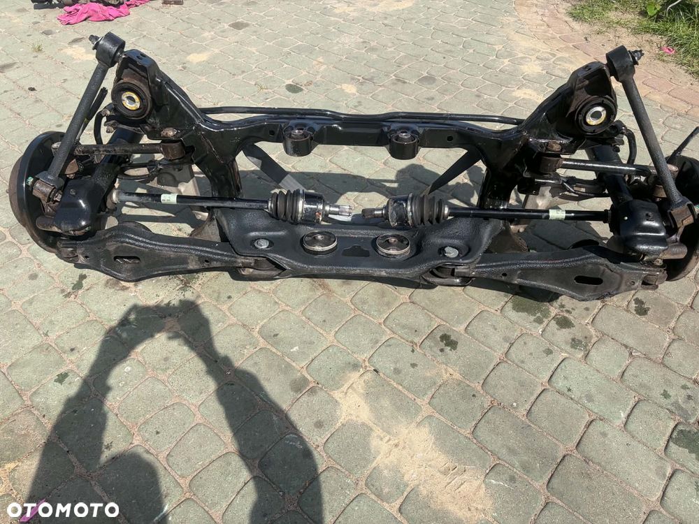 Tylna belka sanki oś Hyundai Santa fe II 4X4 Orginał bez rdzy super stan import italy - 4