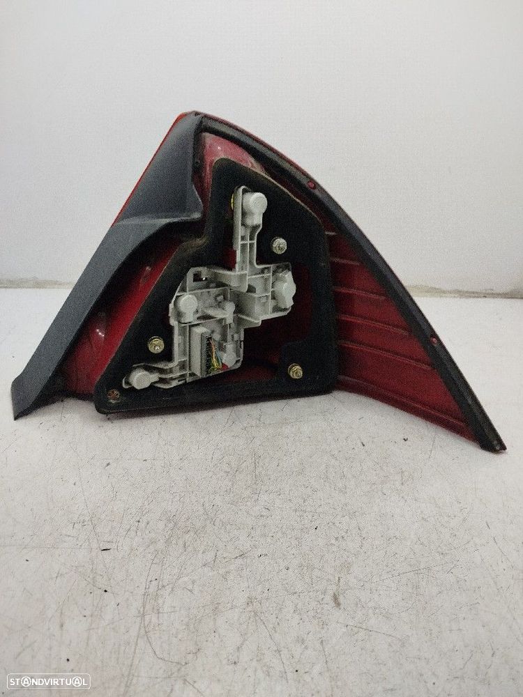 Farolim Stop Esq Ford Mondeo Iii Três Volumes (B4y) - 1