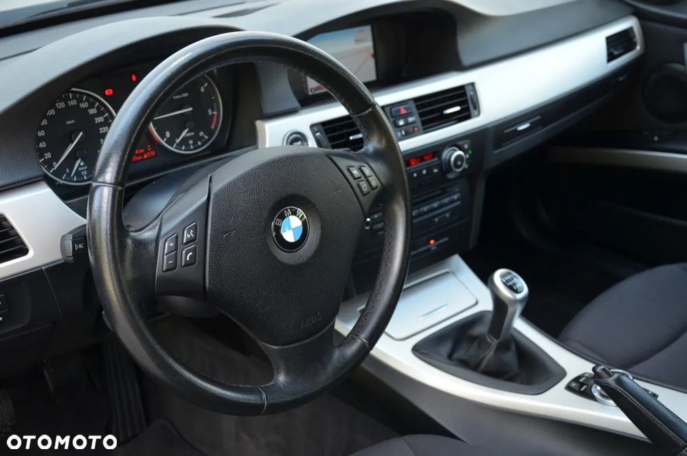 BMW Seria 3 320d Efficient Dynamics - 25