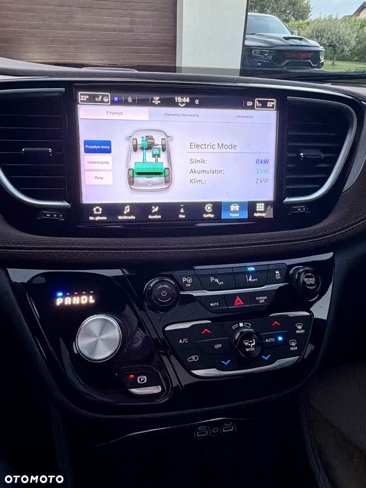 Chrysler Pacifica - 16