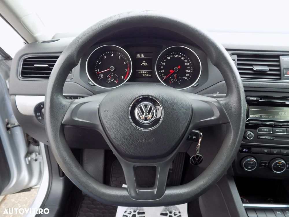 Volkswagen Jetta - 11