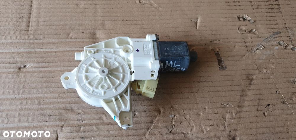 Silniczek szyby prawy tył tylny Mercedes ML W164 A2518200208 - 1