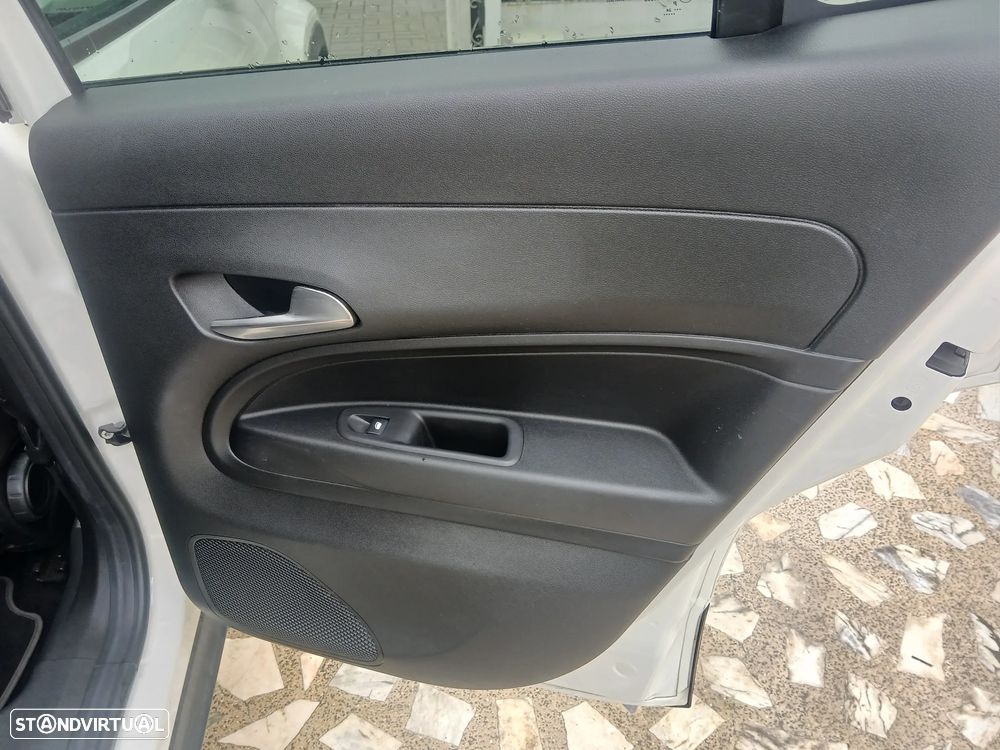 Jeep Avenger 1.2 e-Hybrid Altitude DCT - 24