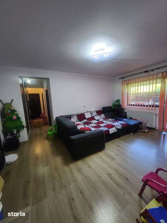 Apartament de 3 camere, 70 mp, parcare, curte/gradina 75 mp — fotografia 1