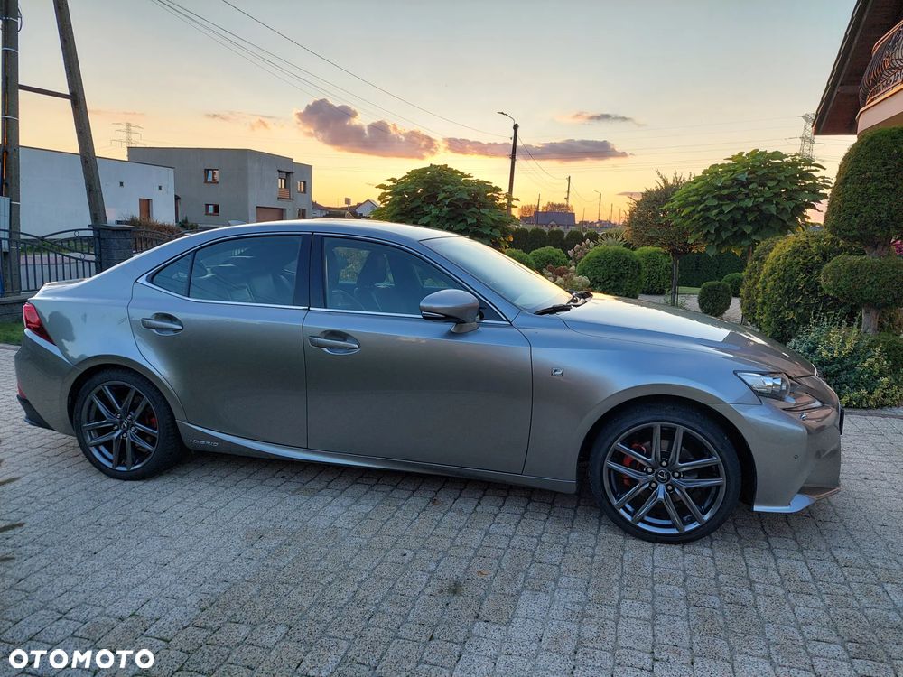 Lexus IS 300h F Sport - 12