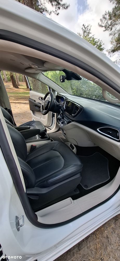Chrysler Pacifica - 11