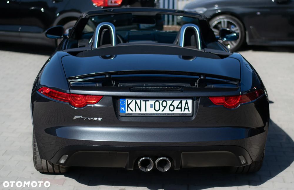 Jaguar F-Type R-Dynamic - 33